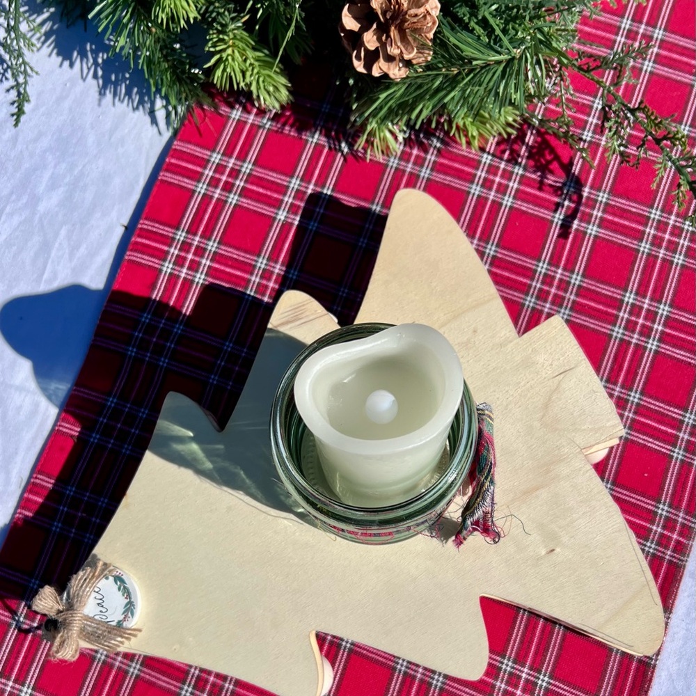 Festive Wood Shaped Tree Tray, 12" length‎ - Picture 4 of 9